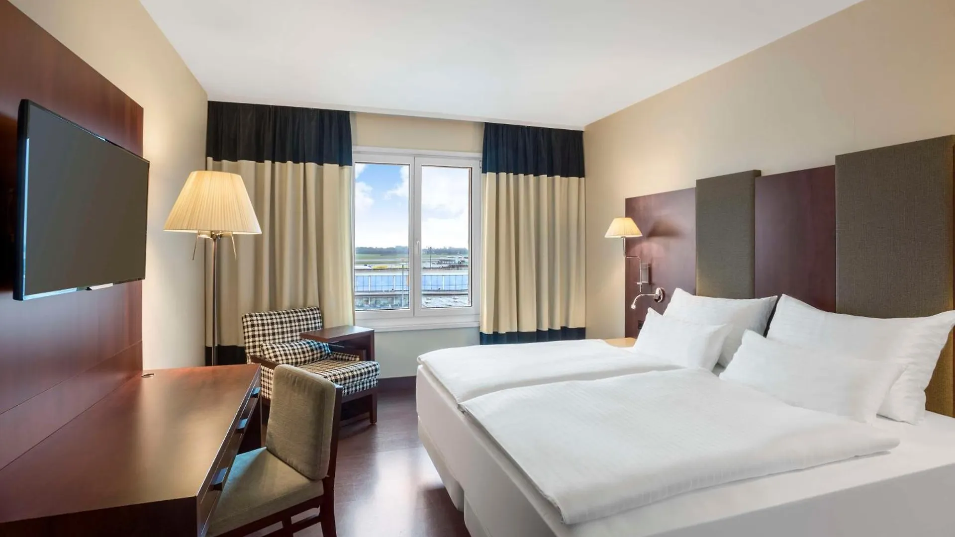 Nh Vienna Airport Conference Center Hotel Schwechat 4*,