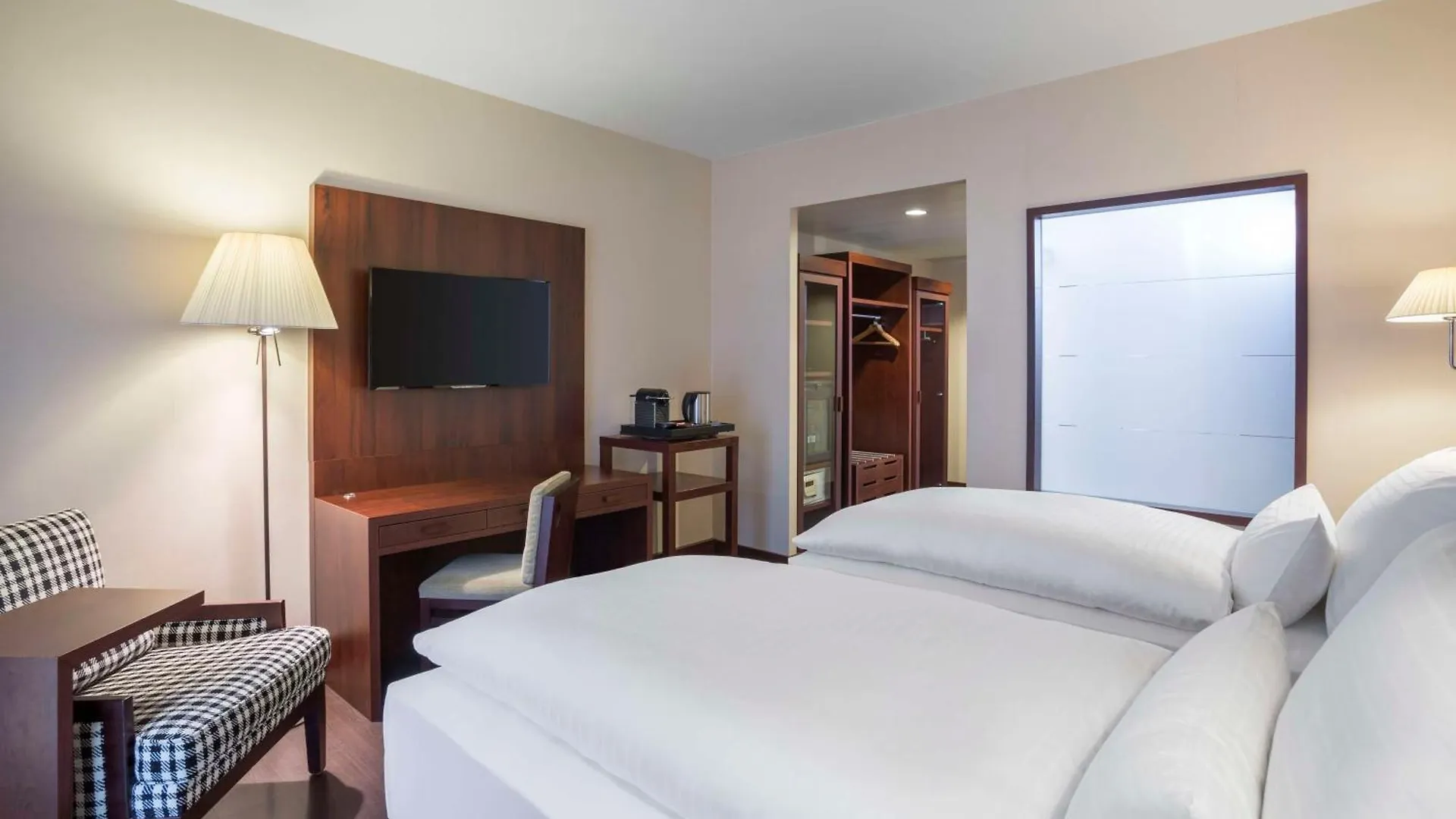 Nh Vienna Airport Conference Center Hotel Schwechat 4*,