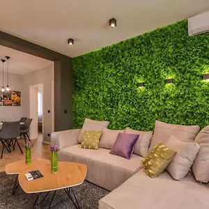 Urban Eden - Lux & Style, 2-bedroom, 2-bathroom סופיה