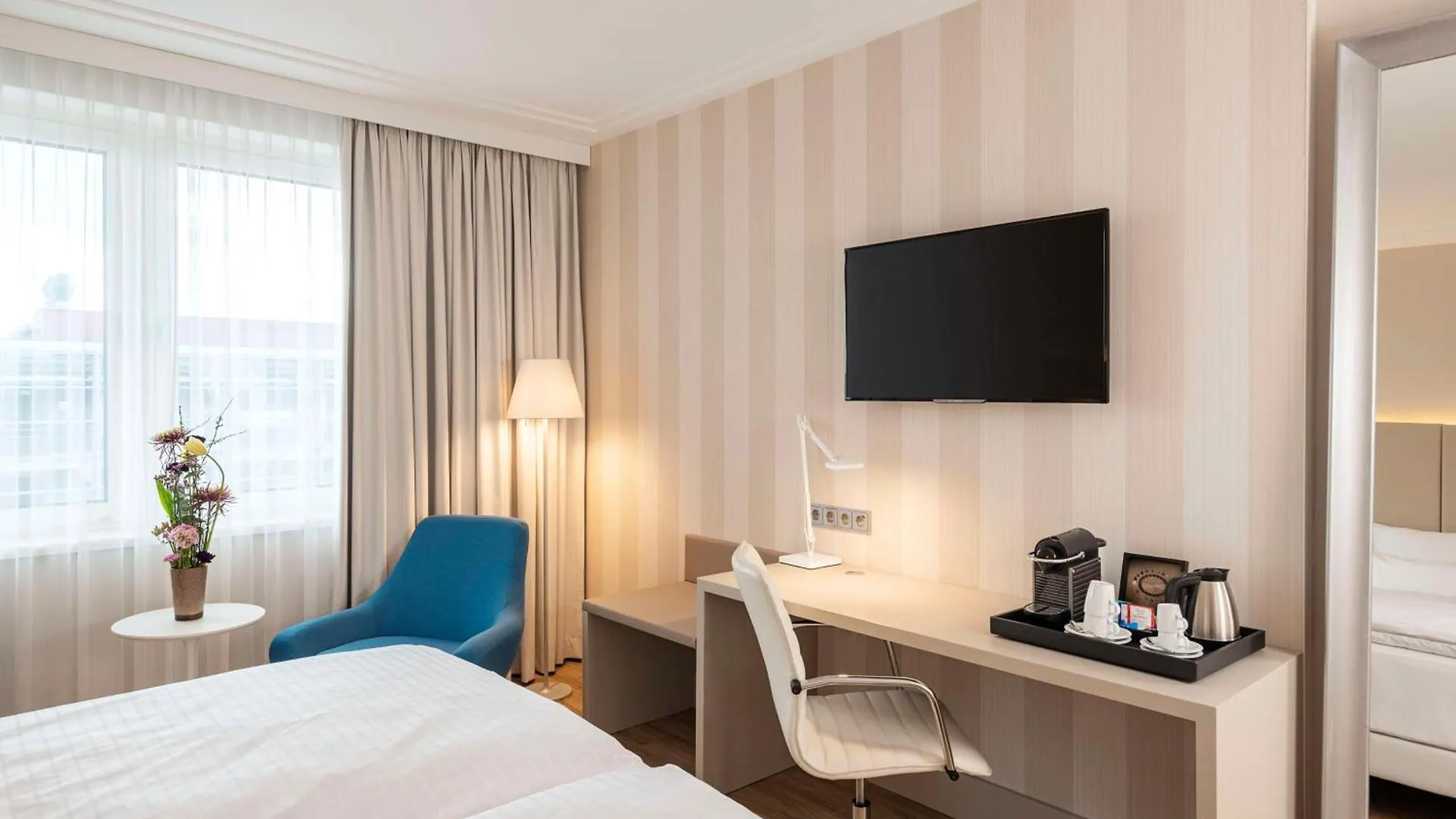 מלון שווכאט Nh Vienna Airport Conference Center 4*,